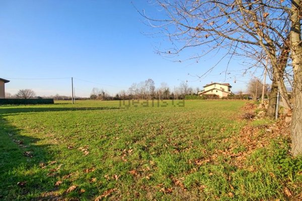 terreno edificabile in vendita a Seriate