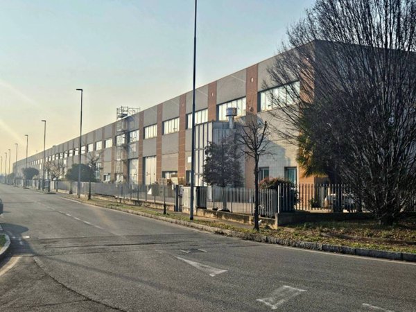 locale commerciale in vendita a Seriate