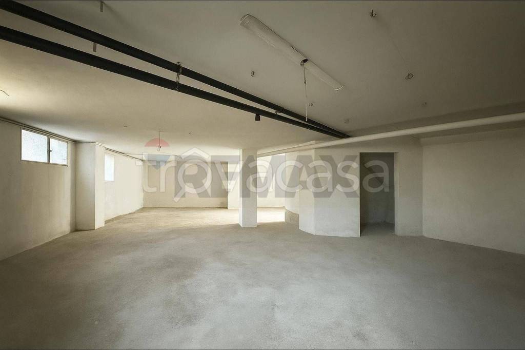 locale commerciale in vendita a Seriate