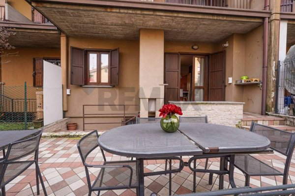 casa indipendente in vendita a Seriate in zona Paderno