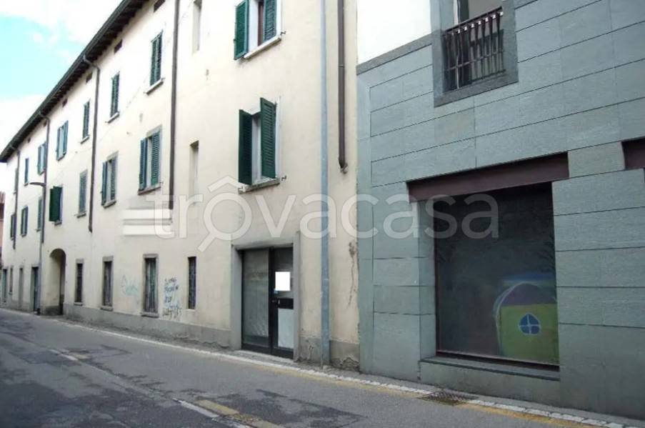 negozio in vendita a Seriate