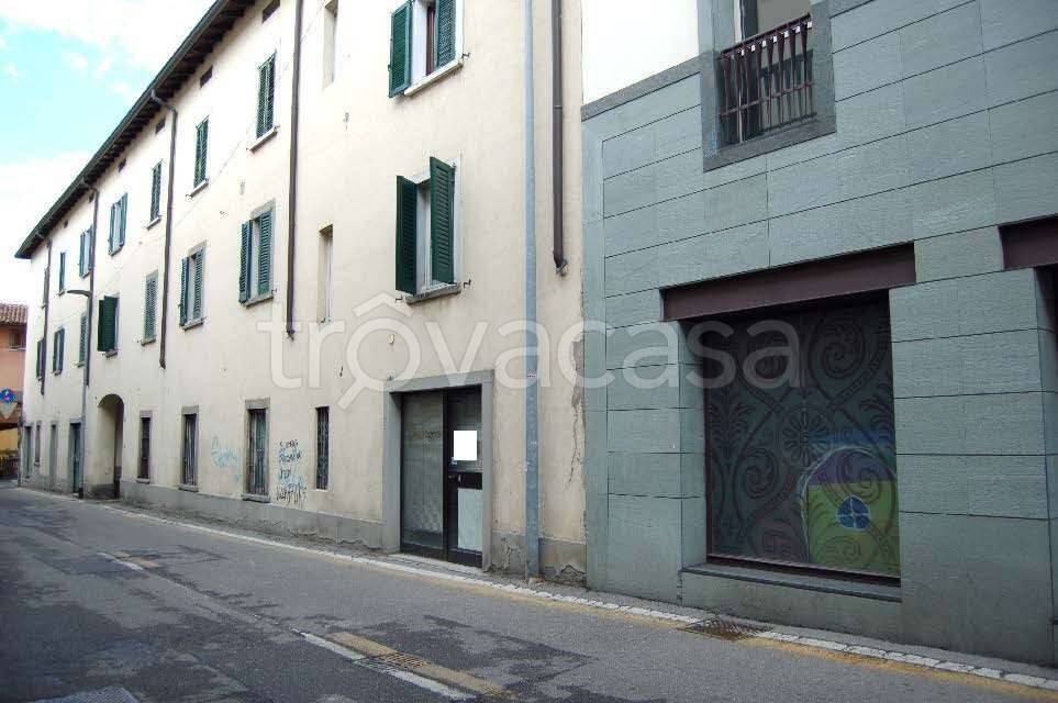 negozio in vendita a Seriate