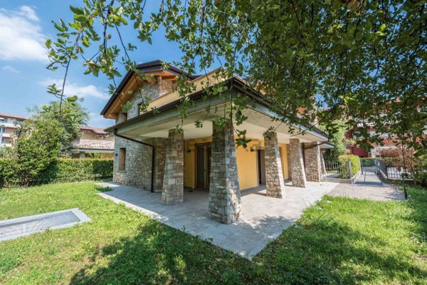 casa indipendente in vendita a Seriate