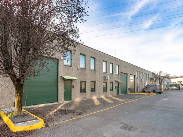 locale commerciale in vendita a Seriate