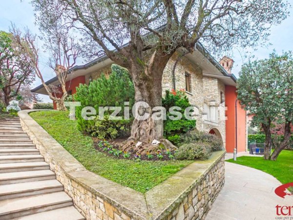 casa indipendente in vendita a Seriate