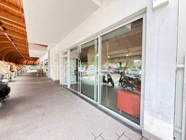 negozio in vendita a Seriate