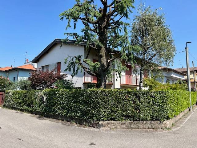 casa indipendente in vendita a Seriate