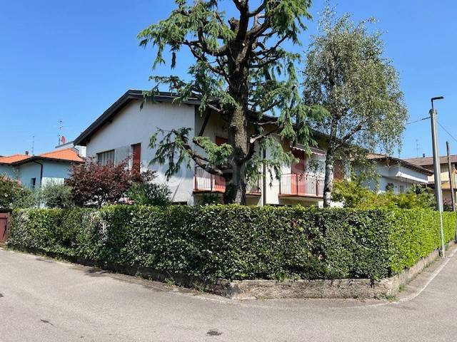 casa indipendente in vendita a Seriate