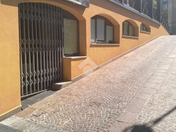 negozio in vendita a Seriate
