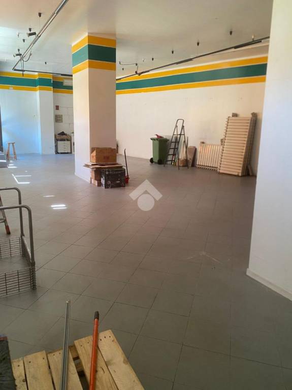 negozio in vendita a Seriate in zona Paderno
