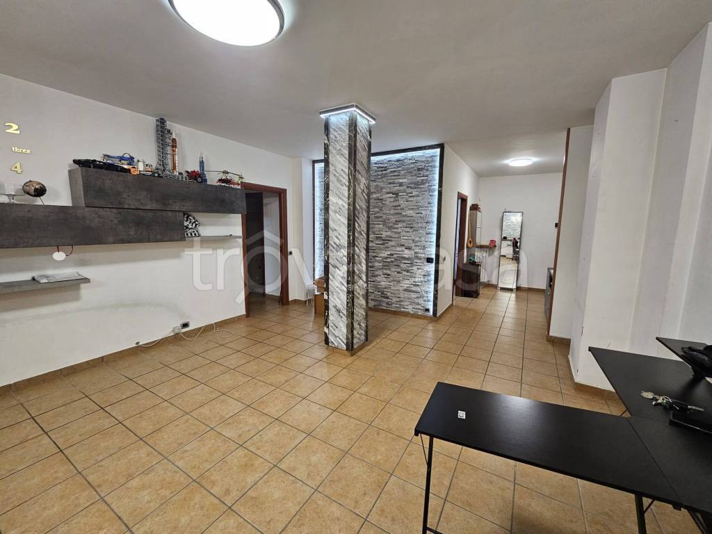 appartamento in vendita a Seriate in zona Paderno