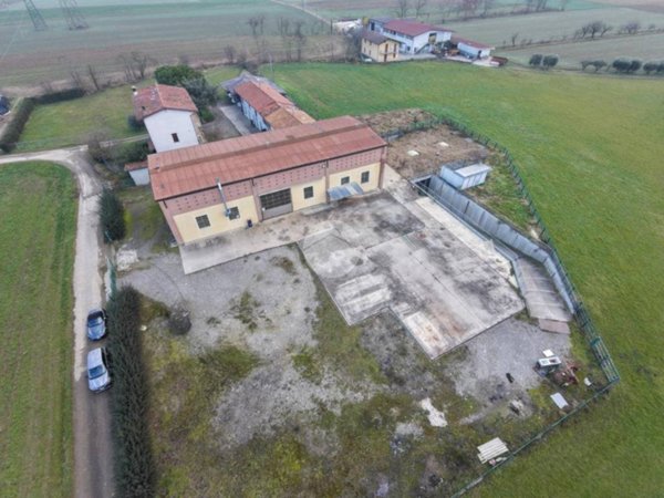 locale commerciale in vendita a Seriate