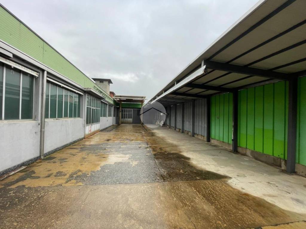 locale commerciale in vendita a Seriate