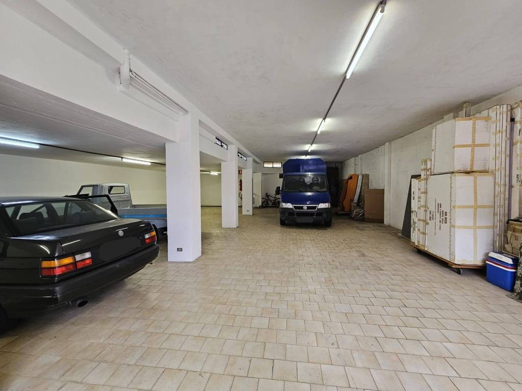 locale commerciale in vendita a Seriate