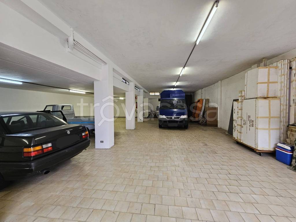 locale commerciale in vendita a Seriate