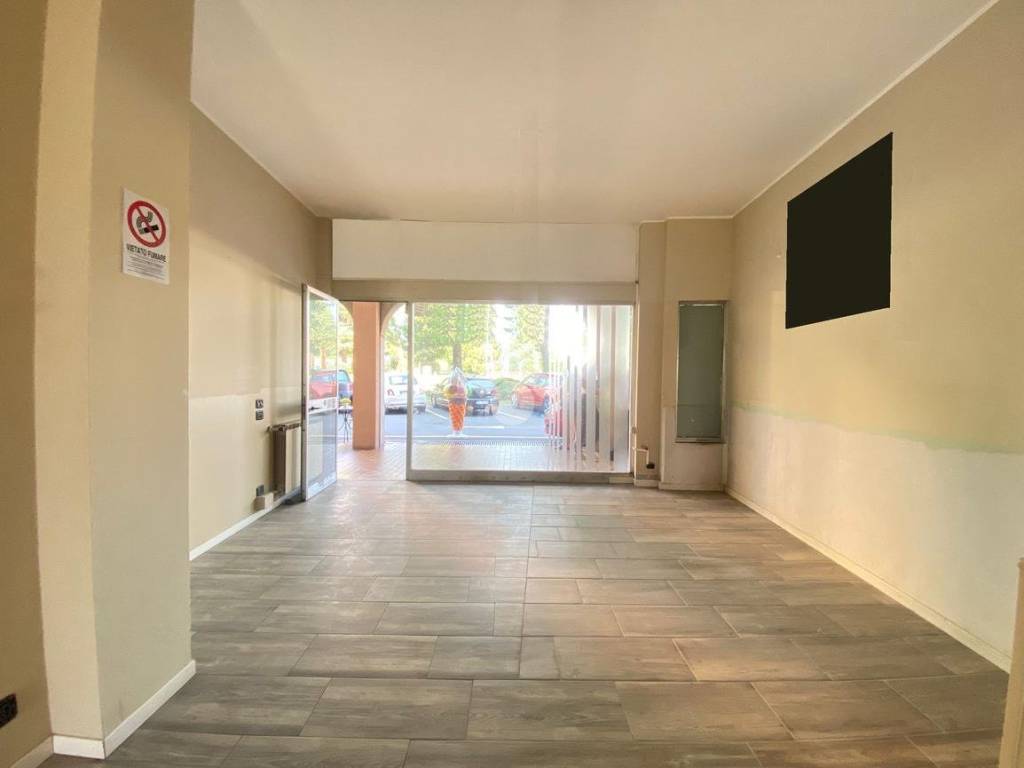 negozio in vendita a Seriate