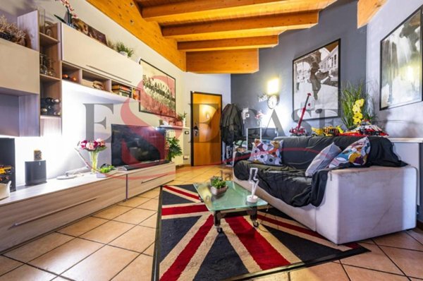 appartamento in vendita a Seriate in zona Paderno