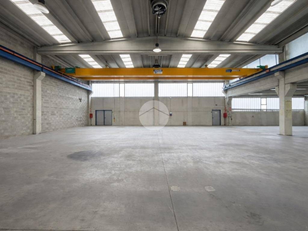 capannone in vendita a Seriate