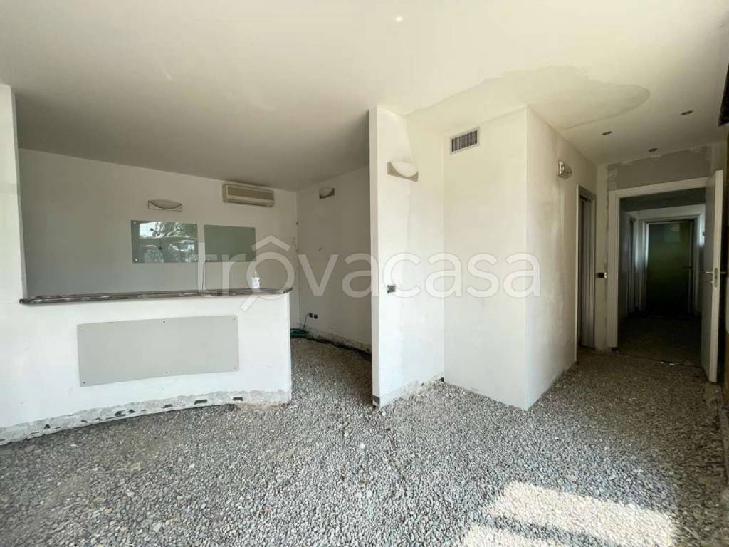 negozio in vendita a Seriate