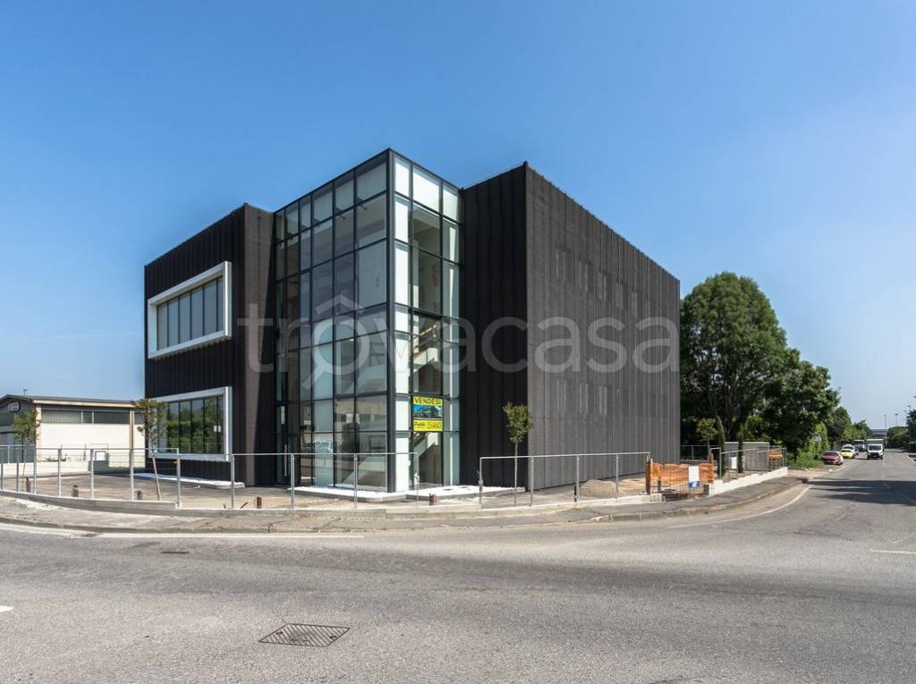 locale commerciale in vendita a Seriate in zona Pastrengo