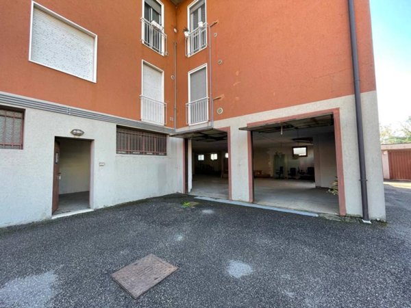 locale commerciale in vendita a Seriate in zona Pastrengo