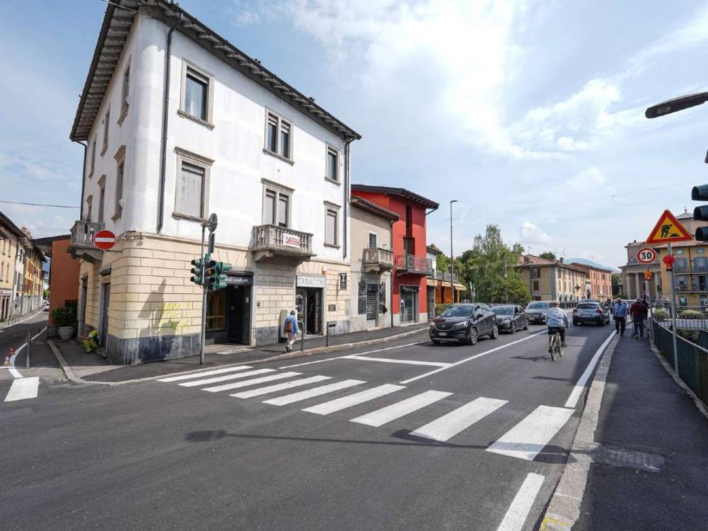intera palazzina in vendita a Seriate in zona Paderno