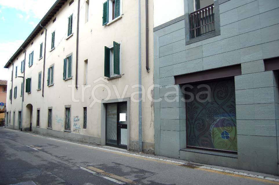 negozio in vendita a Seriate