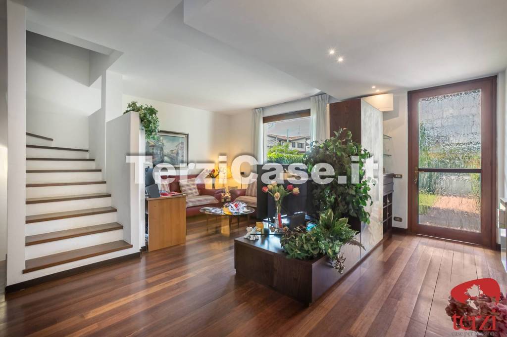 casa indipendente in vendita a Seriate in zona Paderno