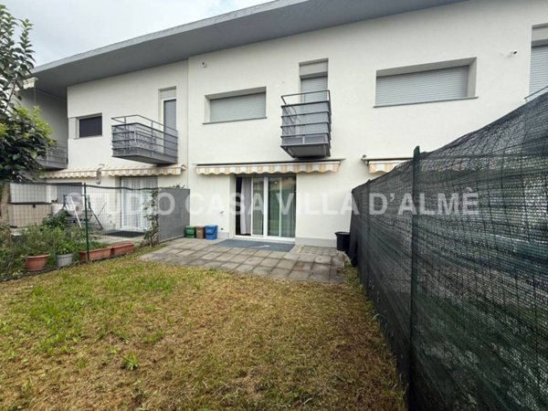 casa indipendente in vendita a Seriate in zona Paderno