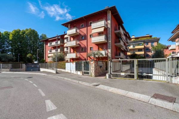 appartamento in vendita a Seriate in zona Paderno