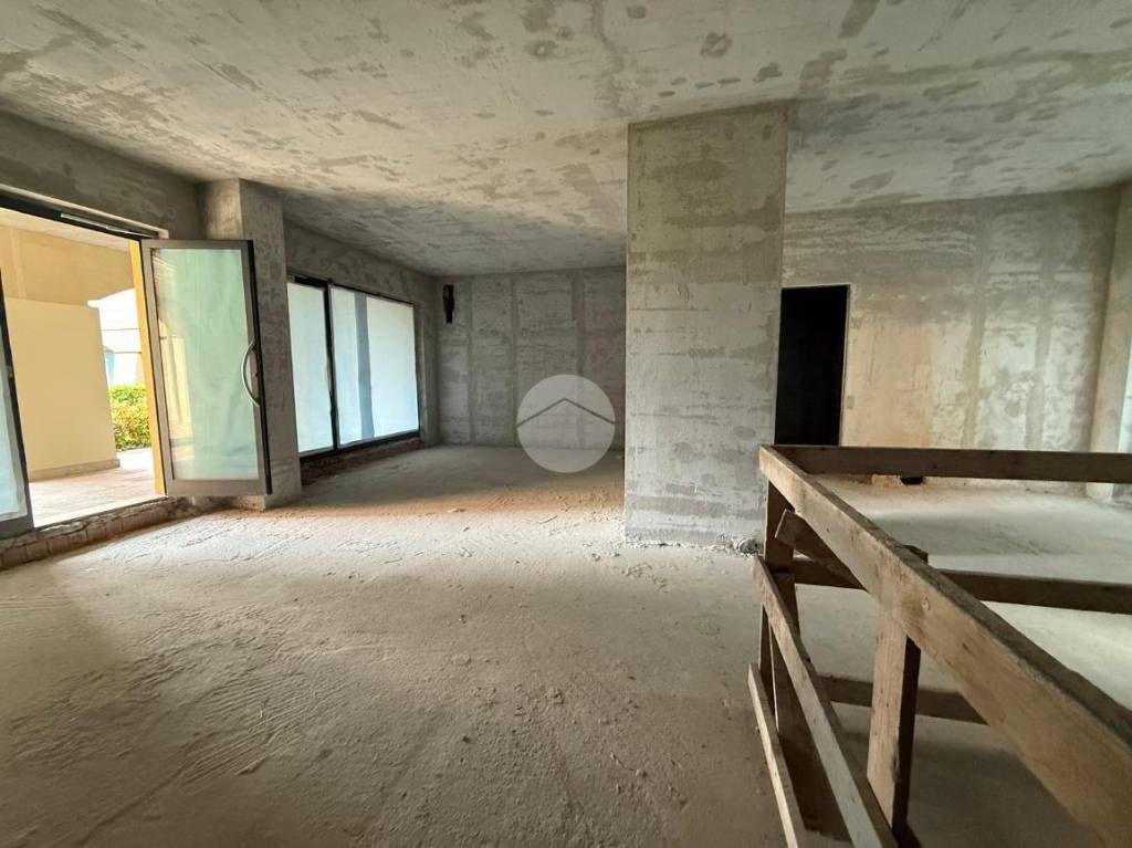 negozio in vendita a Seriate in zona Paderno