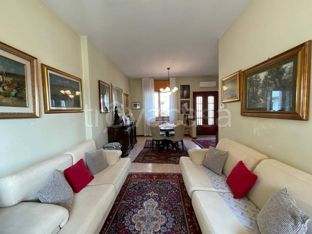casa indipendente in vendita a Seriate in zona Paderno