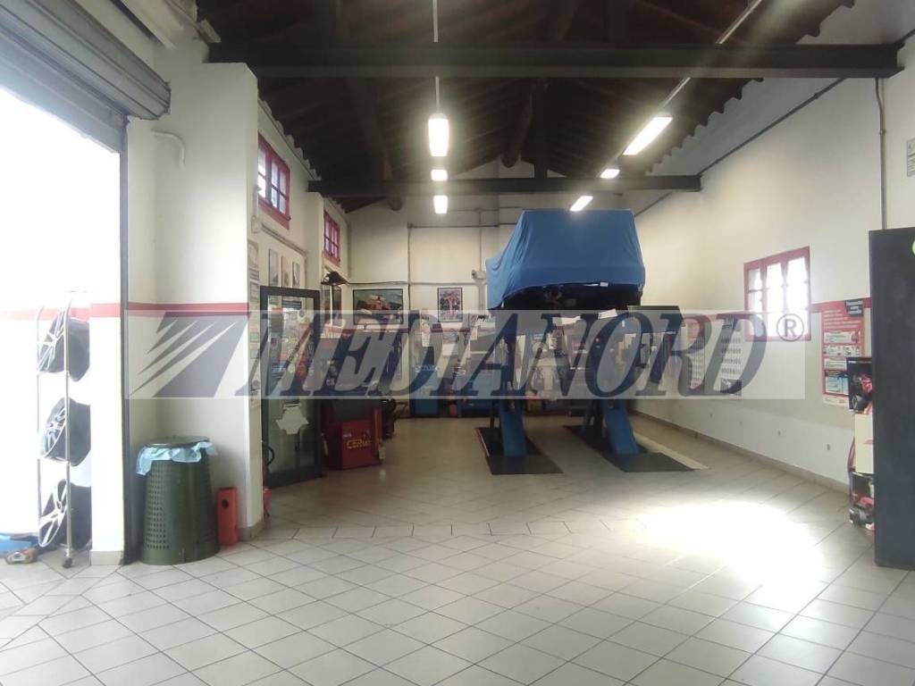 locale commerciale in vendita a Seriate in zona Paderno