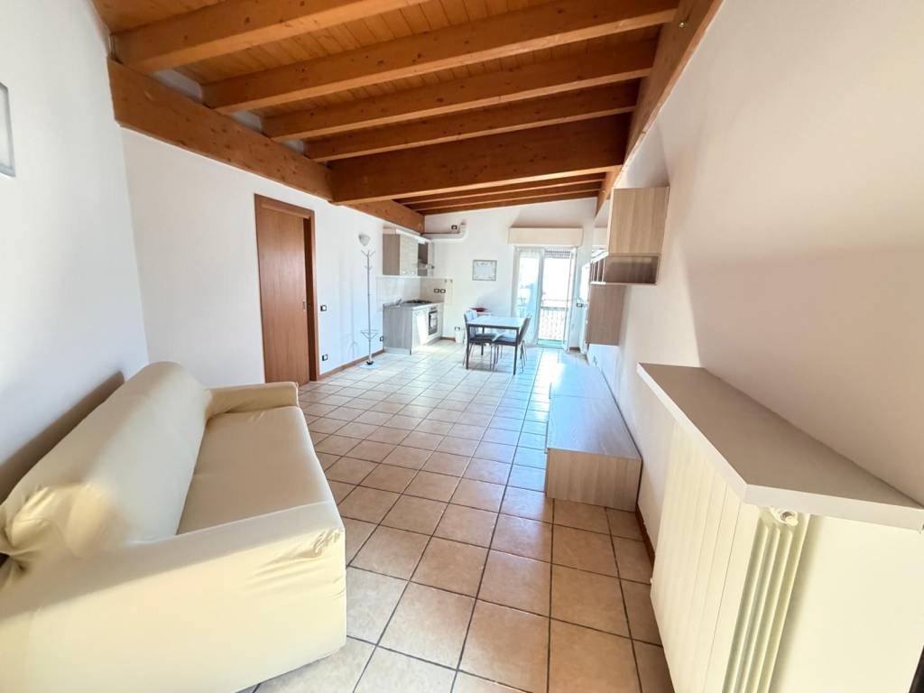 appartamento in vendita a Seriate in zona Paderno