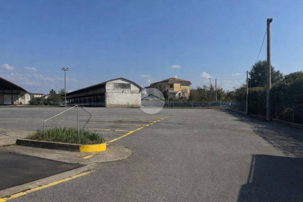 capannone in vendita a Seriate in zona Paderno