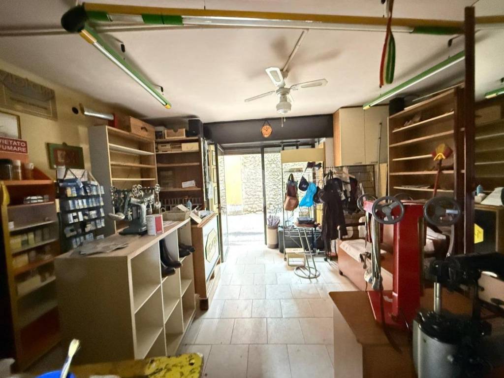 negozio in vendita a Seriate in zona Paderno