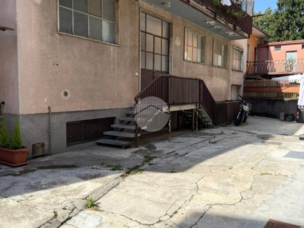 negozio in vendita a Seriate in zona Paderno
