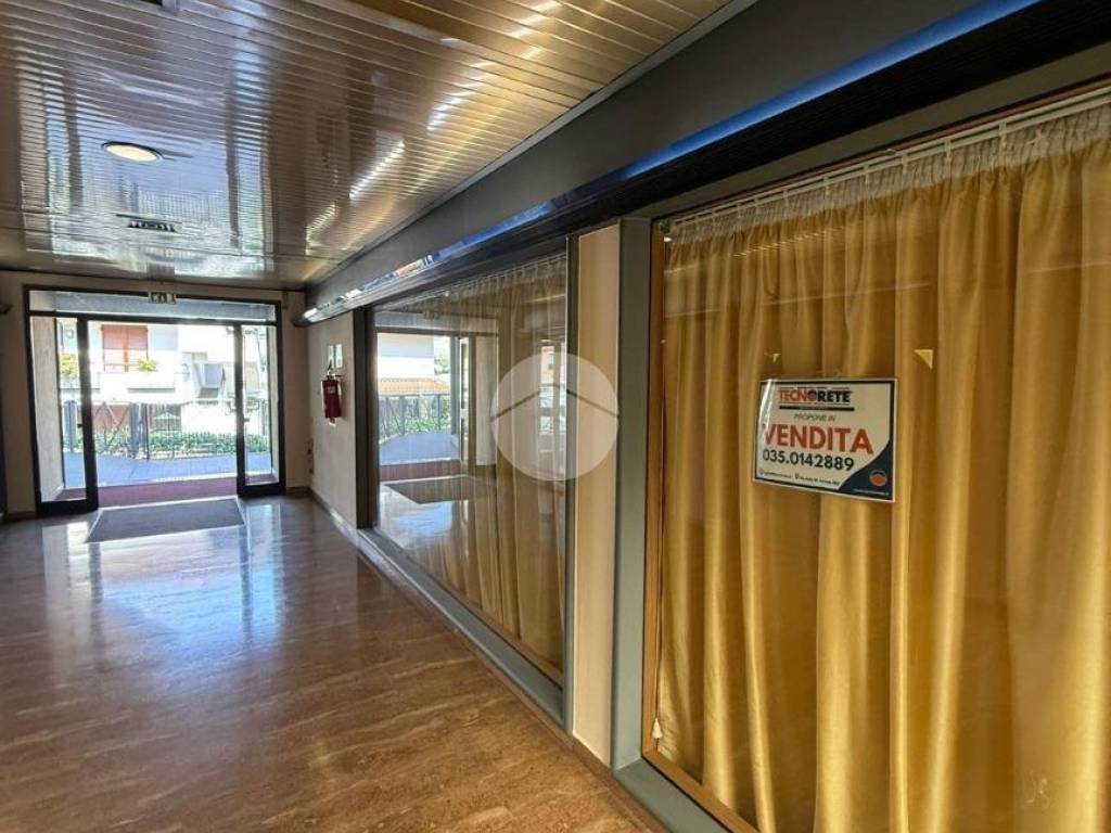 ufficio in vendita a Seriate in zona Paderno