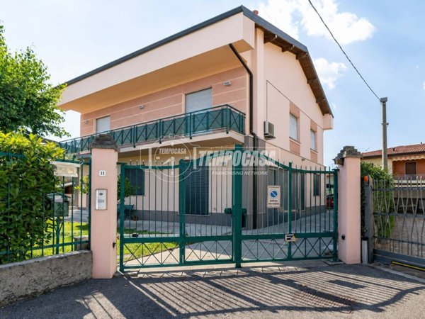 casa indipendente in vendita a Seriate in zona Paderno