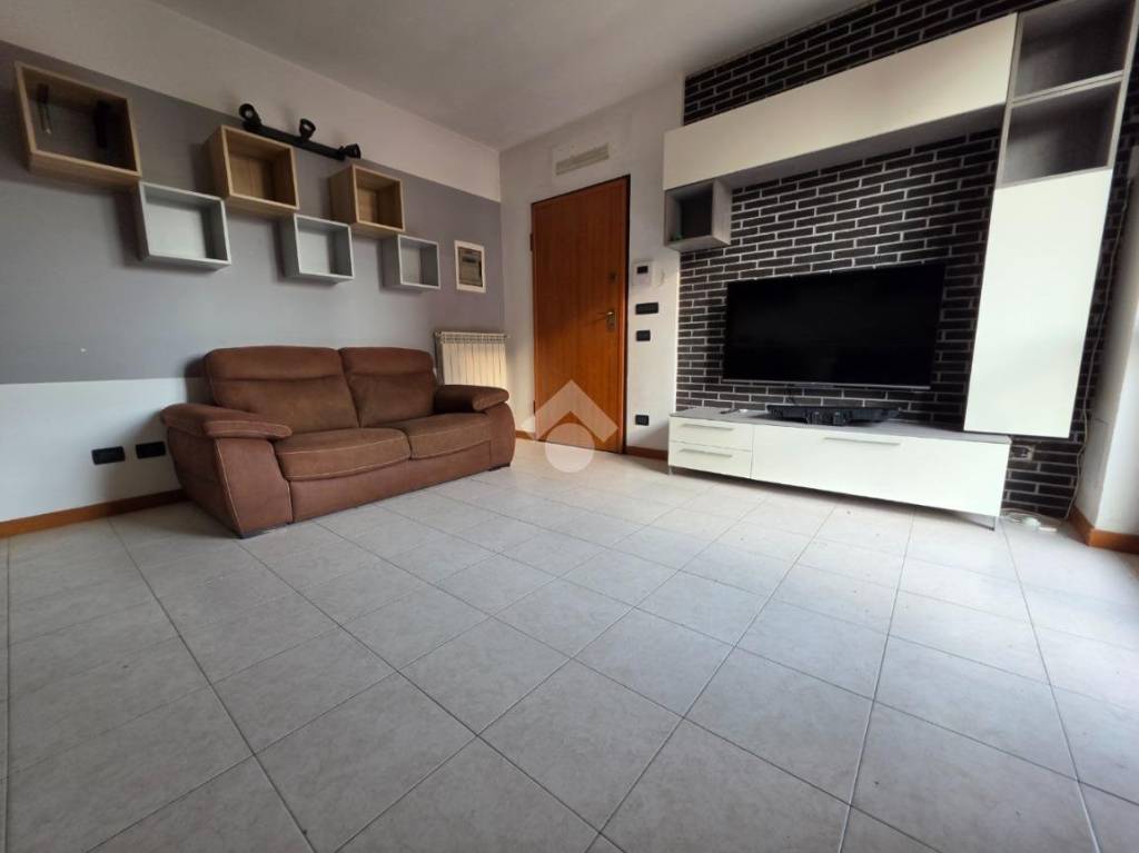 appartamento in vendita a Seriate in zona Paderno