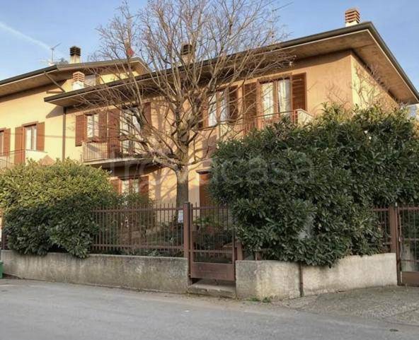 casa indipendente in vendita a Seriate in zona Paderno
