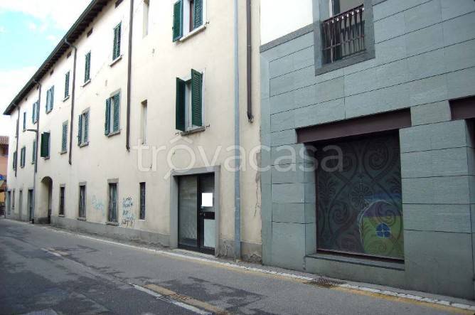negozio in vendita a Seriate in zona Paderno