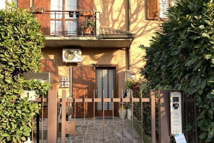 casa indipendente in vendita a Seriate in zona Paderno