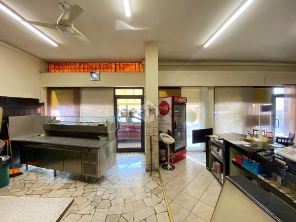 locale commerciale in vendita a Seriate in zona Paderno