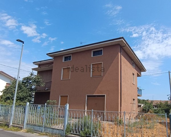 casa indipendente in vendita a Seriate in zona Paderno