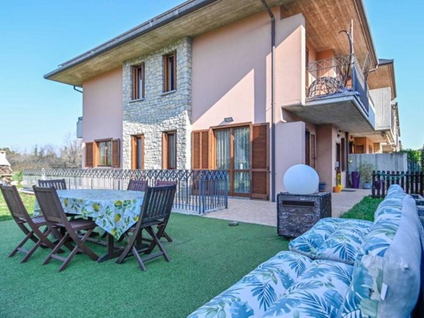 casa indipendente in vendita a Seriate in zona Paderno