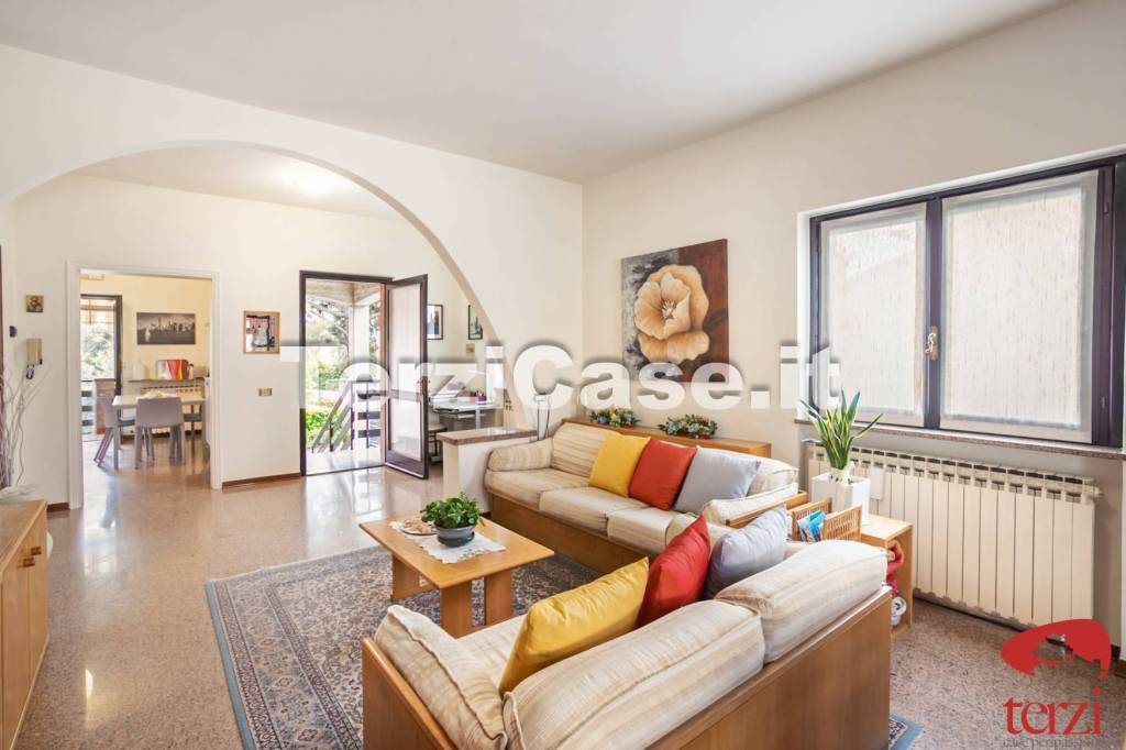 casa indipendente in vendita a Seriate in zona Cassinone