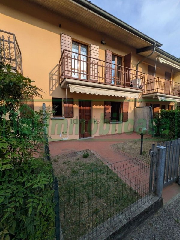 casa indipendente in vendita a Seriate in zona Paderno