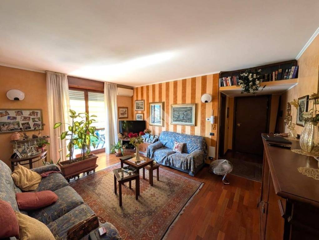 appartamento in vendita a Seriate in zona Paderno