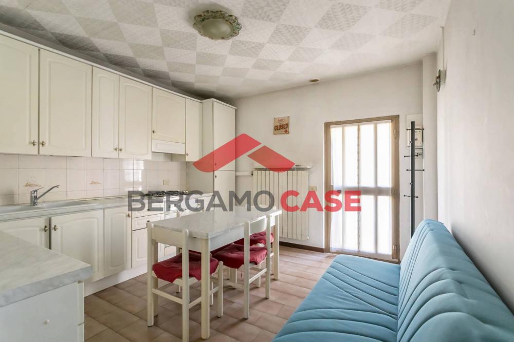 appartamento in vendita a Seriate in zona Paderno
